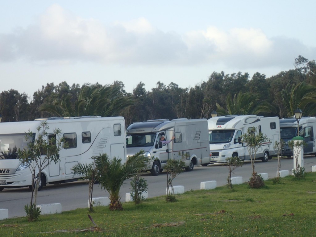 Aufstellung und Abfahrt nach Tarifa zum Hafen